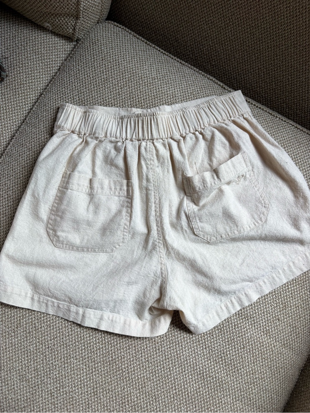 Roxy Cream Linen-Style Shorts with Wooden Button And Pockets Size Small - Picture 5 of 5